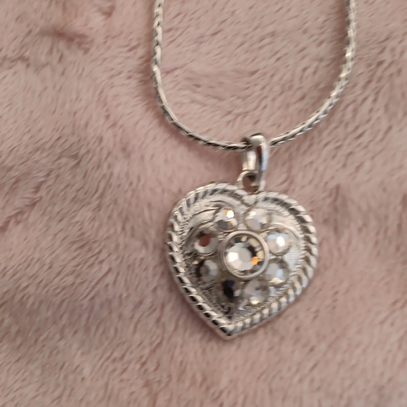 Costume Jewlery - Picture 3 of 4